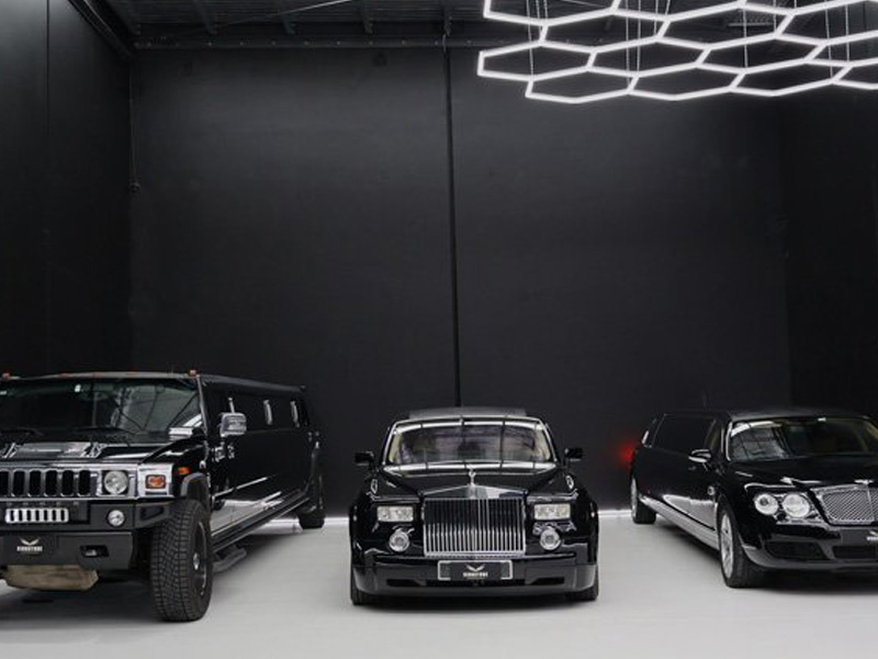 Luxury Travel in Melbourne: Is Hiring a Limousine Actually Worth It?